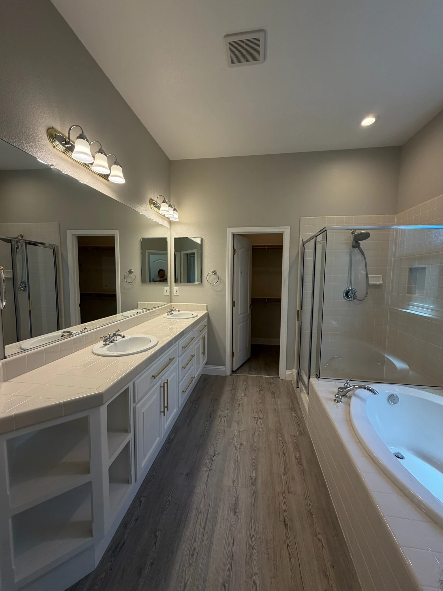 Roseville primary bathroom before remodel